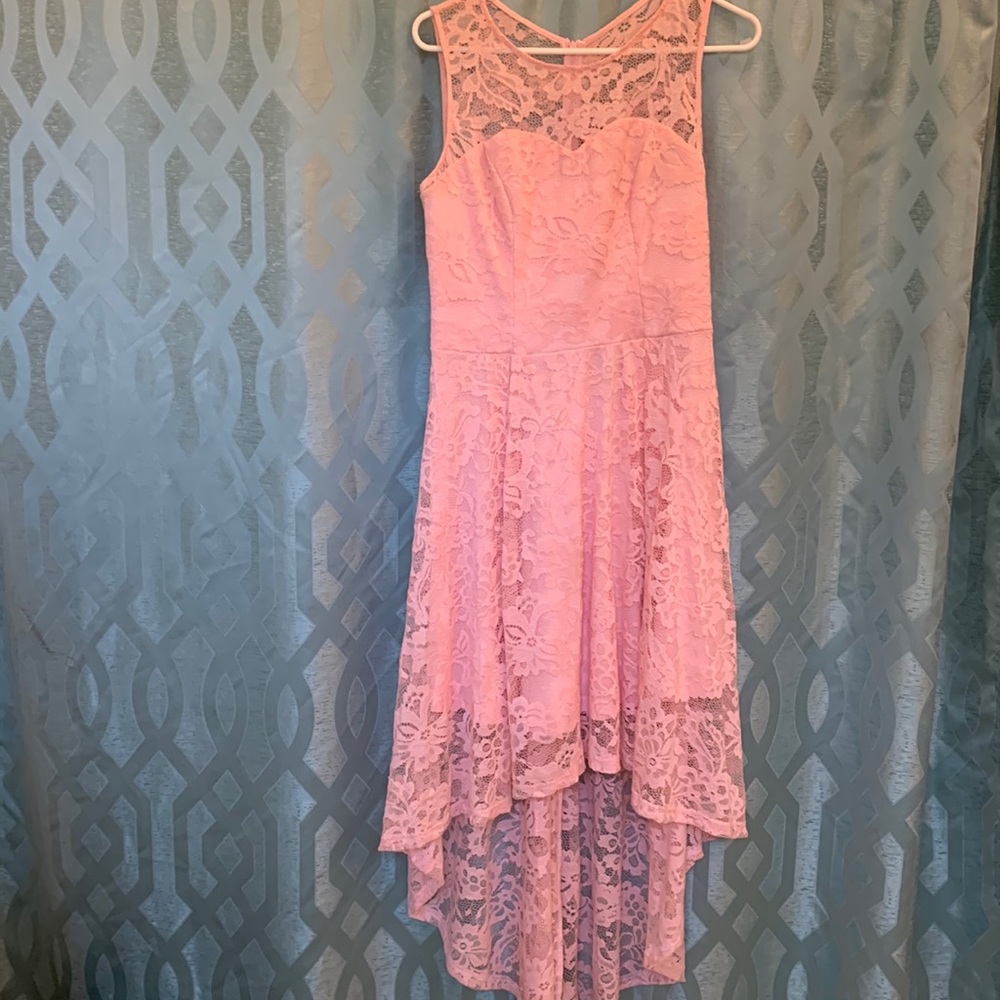 Maudress size large sleeveless, pink zip up lined lace dress